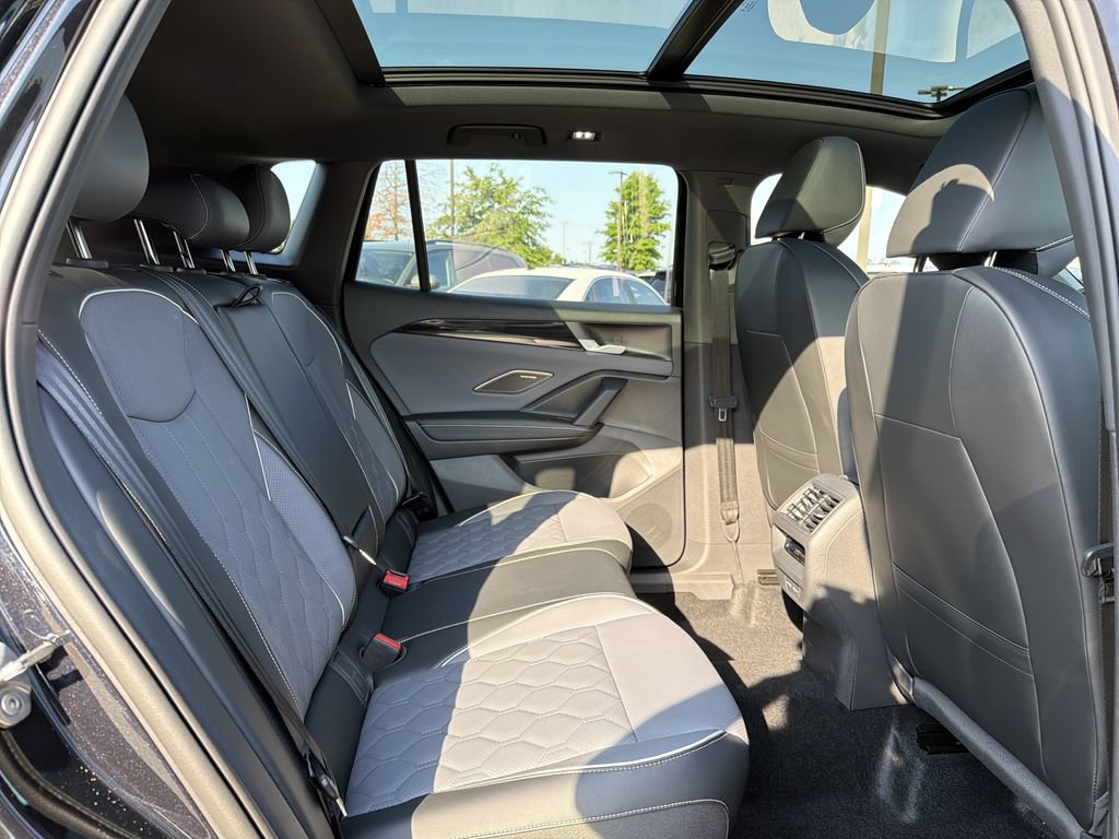 New 2026 Volkswagen Tiguan SEL R-Line AWD/4WD image 16