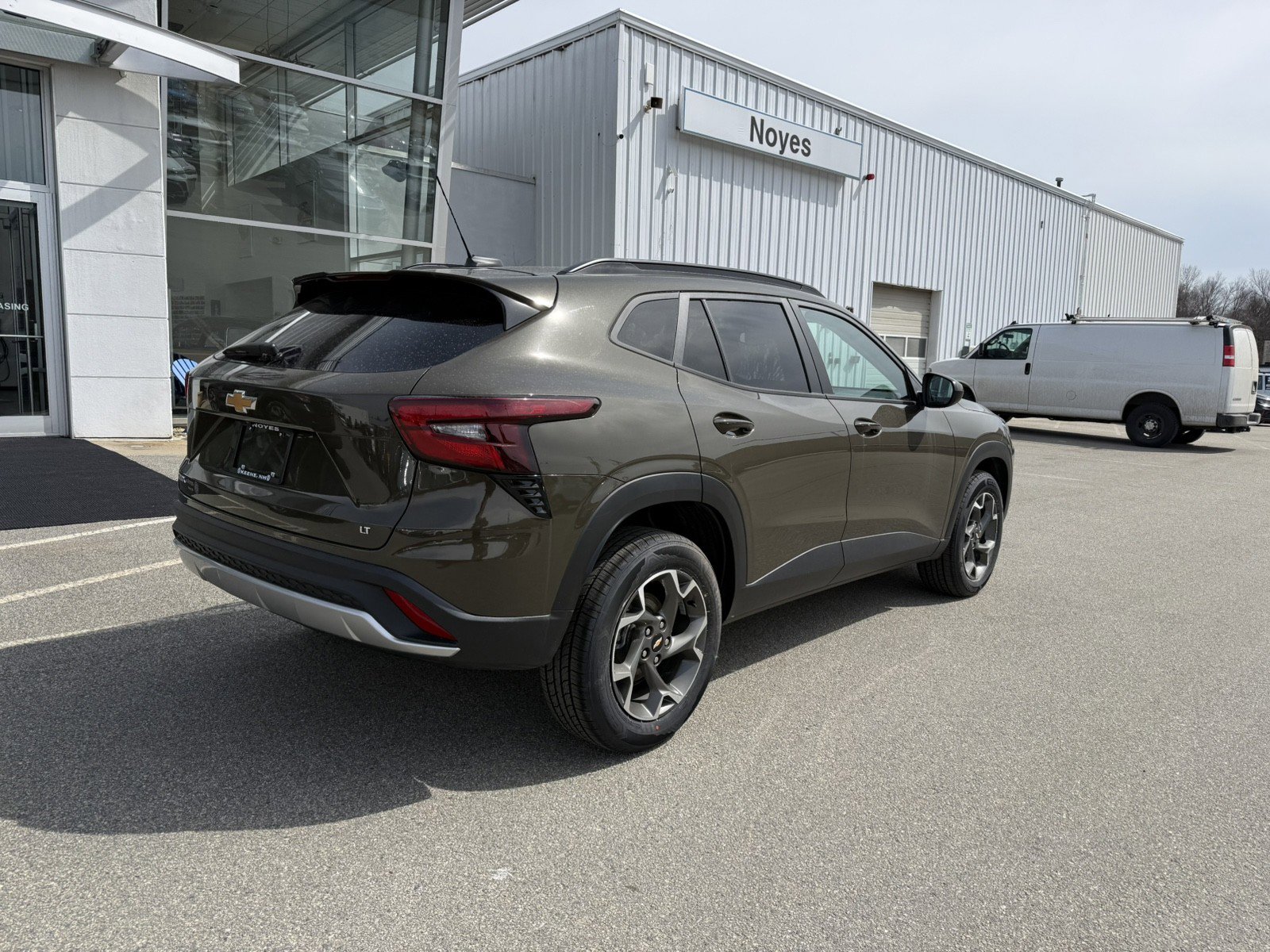 Used 2024 Chevrolet Trax LT w/ LT Convenience Package image 3