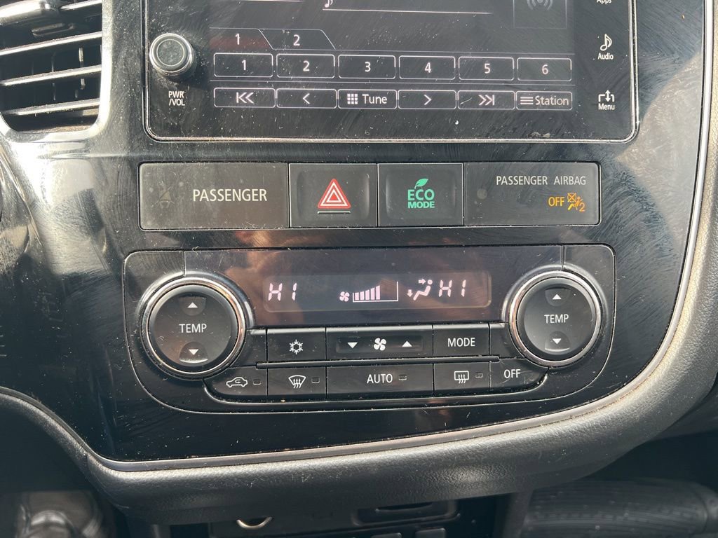 Used 2017 Mitsubishi Outlander SE image 15