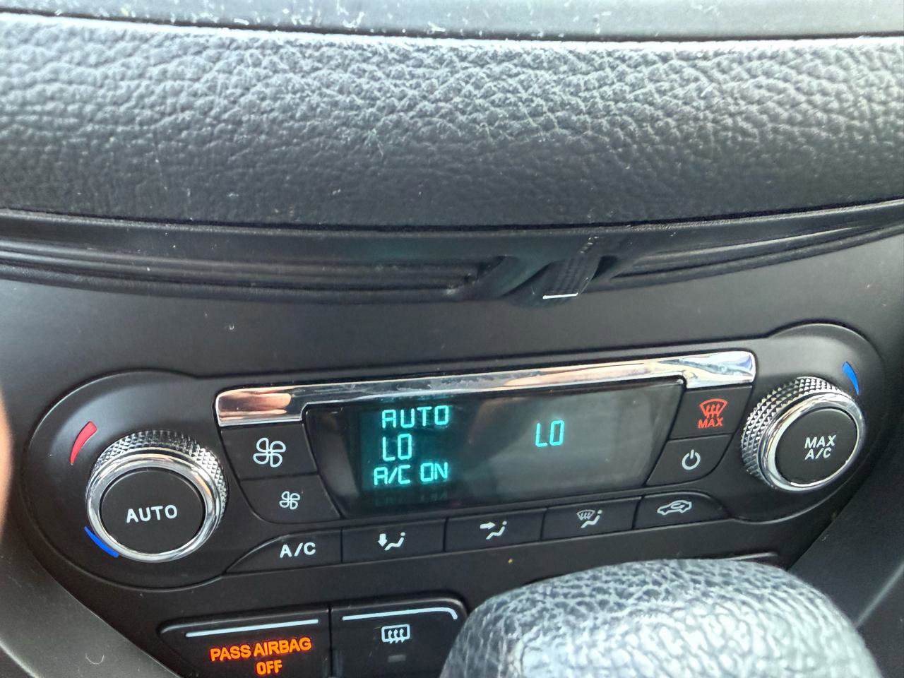 Used 2016 Ford Escape SE w/ Equipment Group 201A AWD/4WD image 12