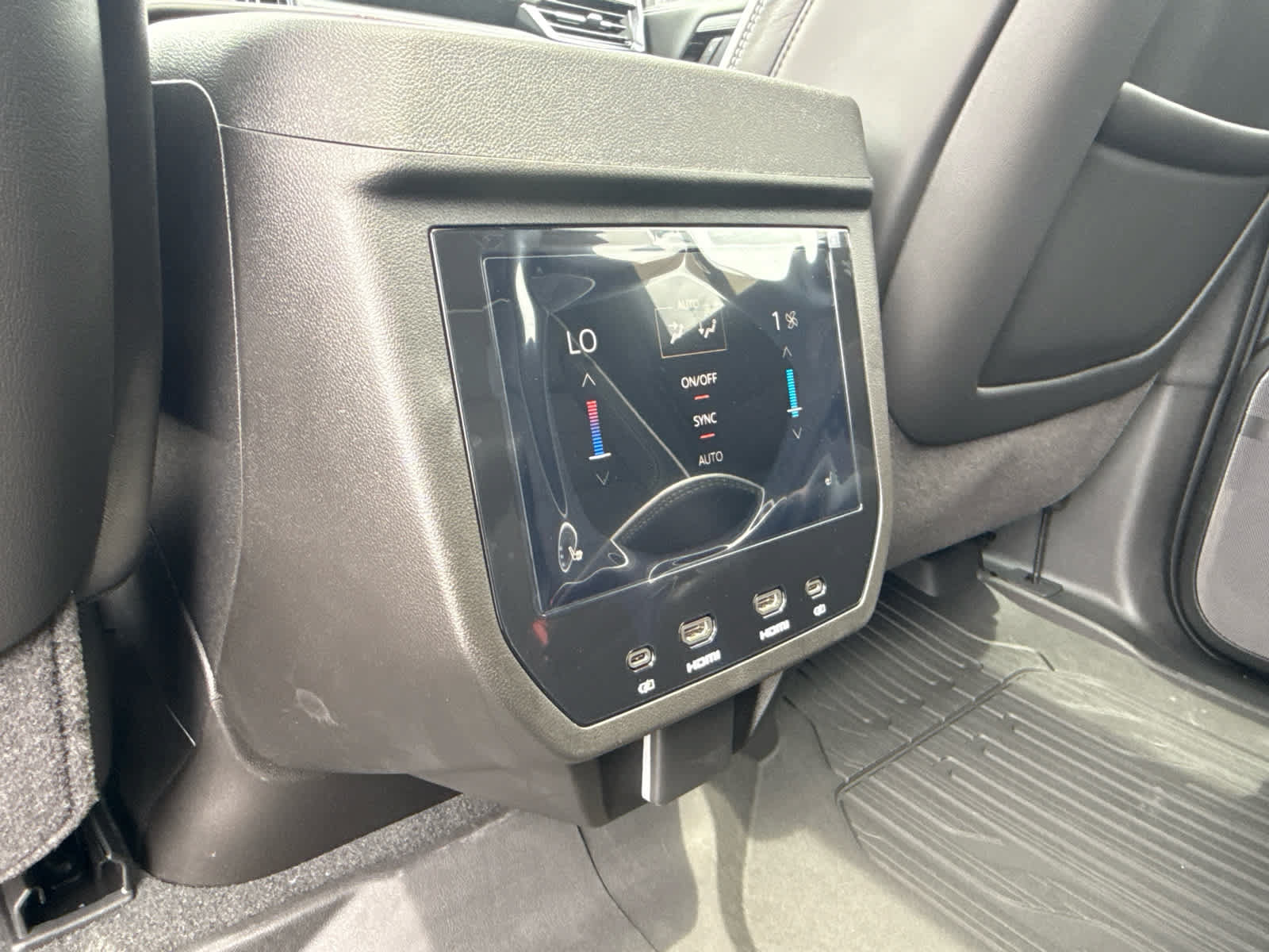 New 2026 GMC Yukon XL AT4 Ultimate w/ LPO, Floor Liner Package AWD/4WD image 27