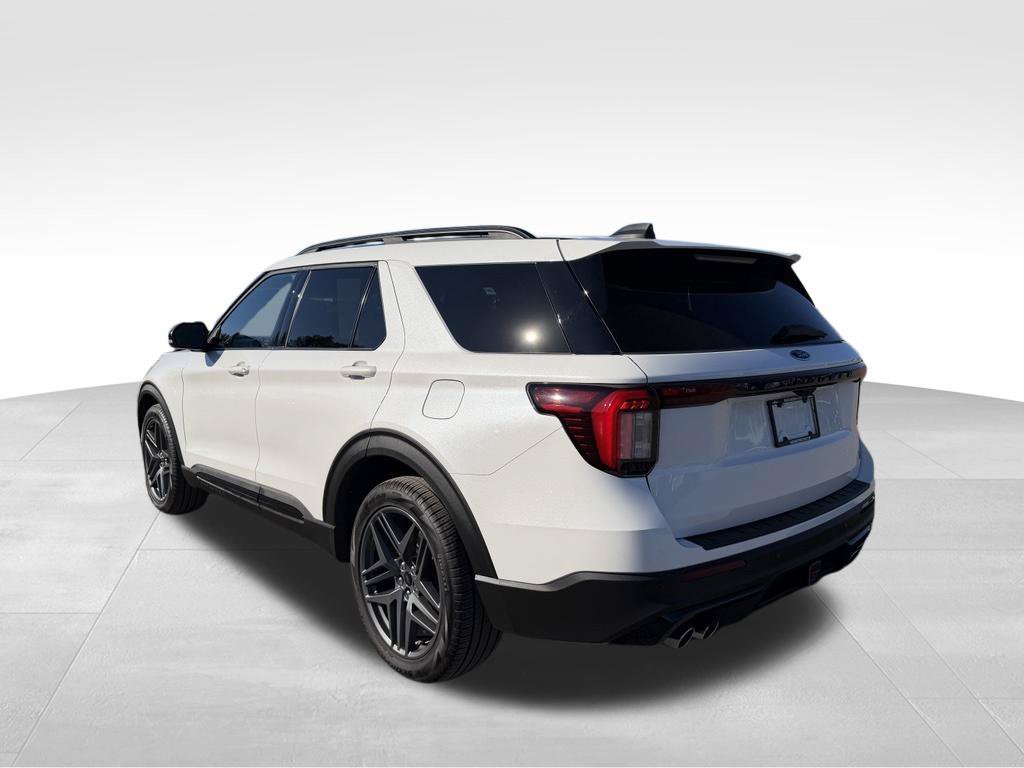Used 2025 Ford Explorer ST AWD/4WD image 18