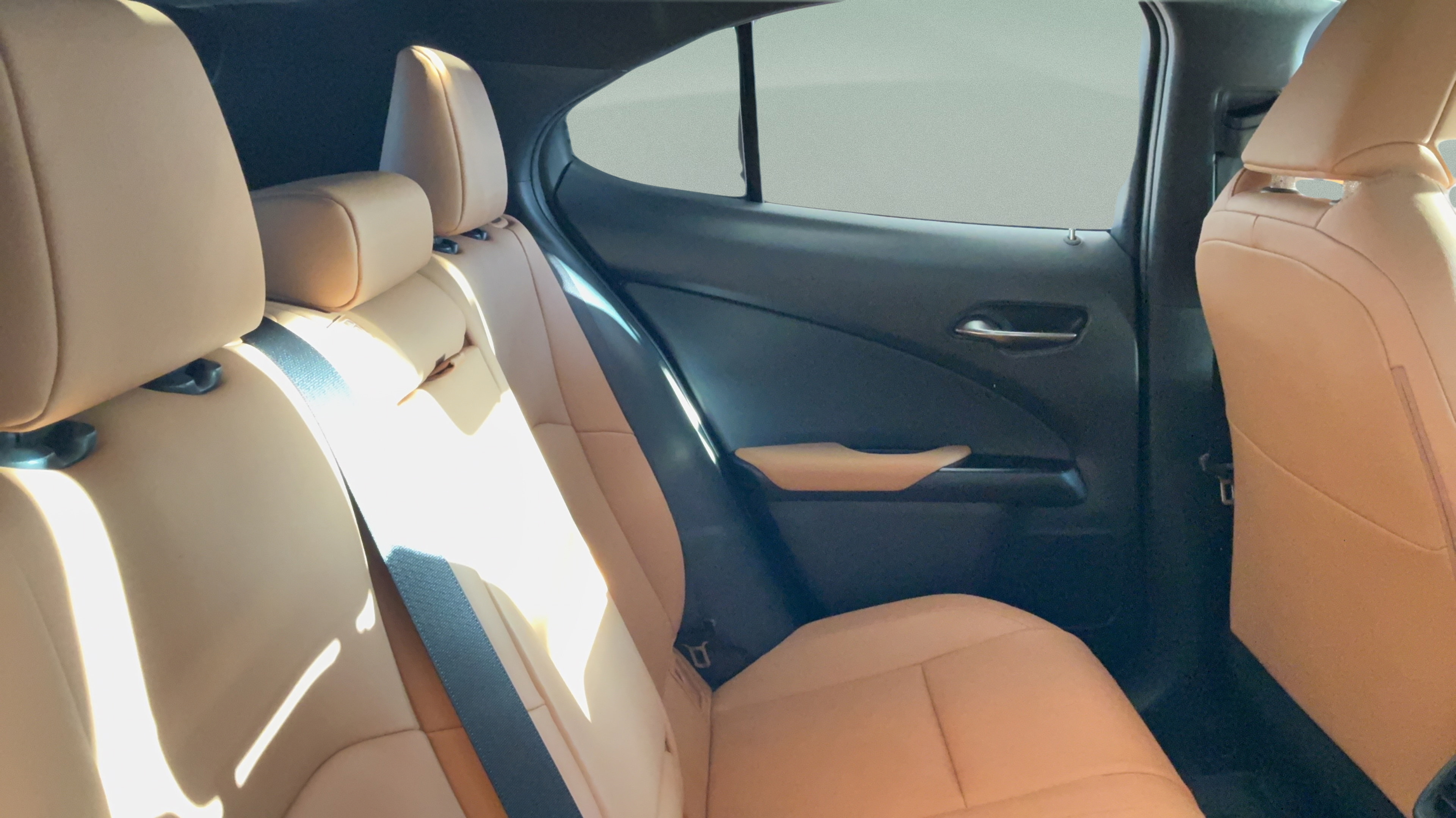 Used 2023 Lexus UX 250h AWD w/ Premium Package image 36