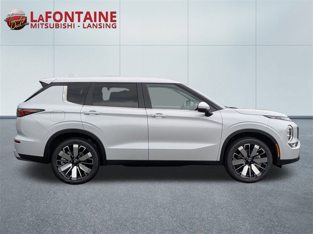 New 2025 Mitsubishi Outlander SE image 6