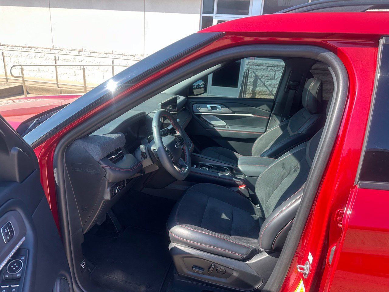 Used 2025 Ford Explorer ST w/ Sun And Sound Package AWD/4WD image 8