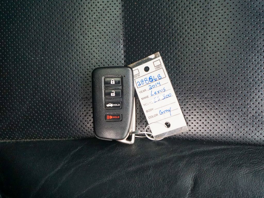 Used 2014 Lexus ES 300h w/ Luxury Package w/Bamboo Trim image 35