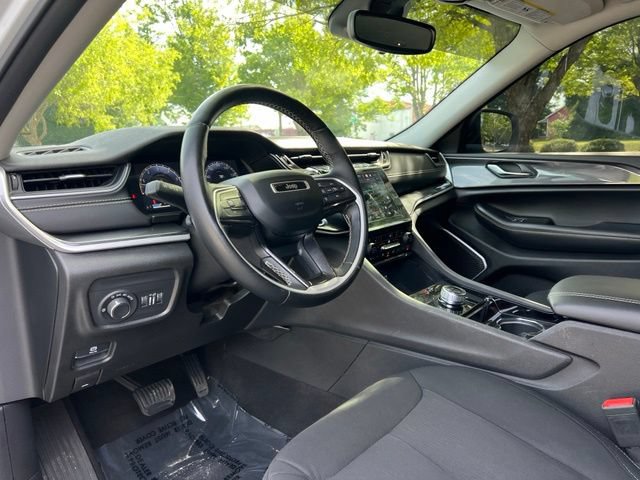 Used 2021 Jeep Grand Cherokee L Laredo w/ Luxury Tech Group I AWD/4WD image 11