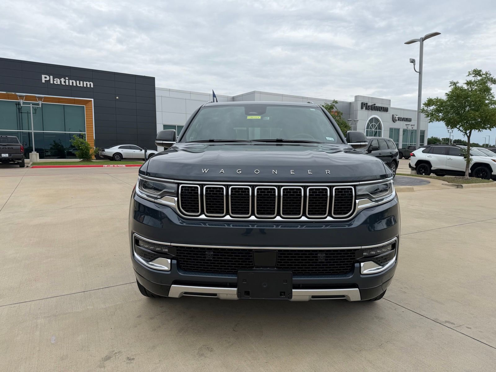 Used 2024 Jeep Wagoneer Series III w/ Premium Group I AWD/4WD image 9
