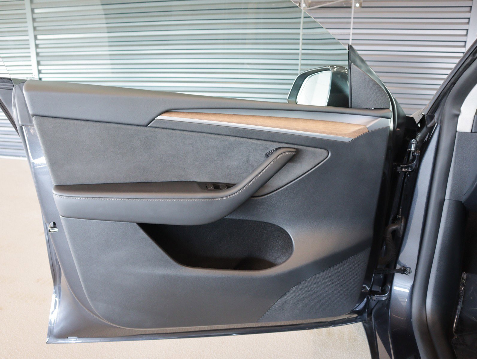 Used 2024 Tesla Model Y Performance image 22