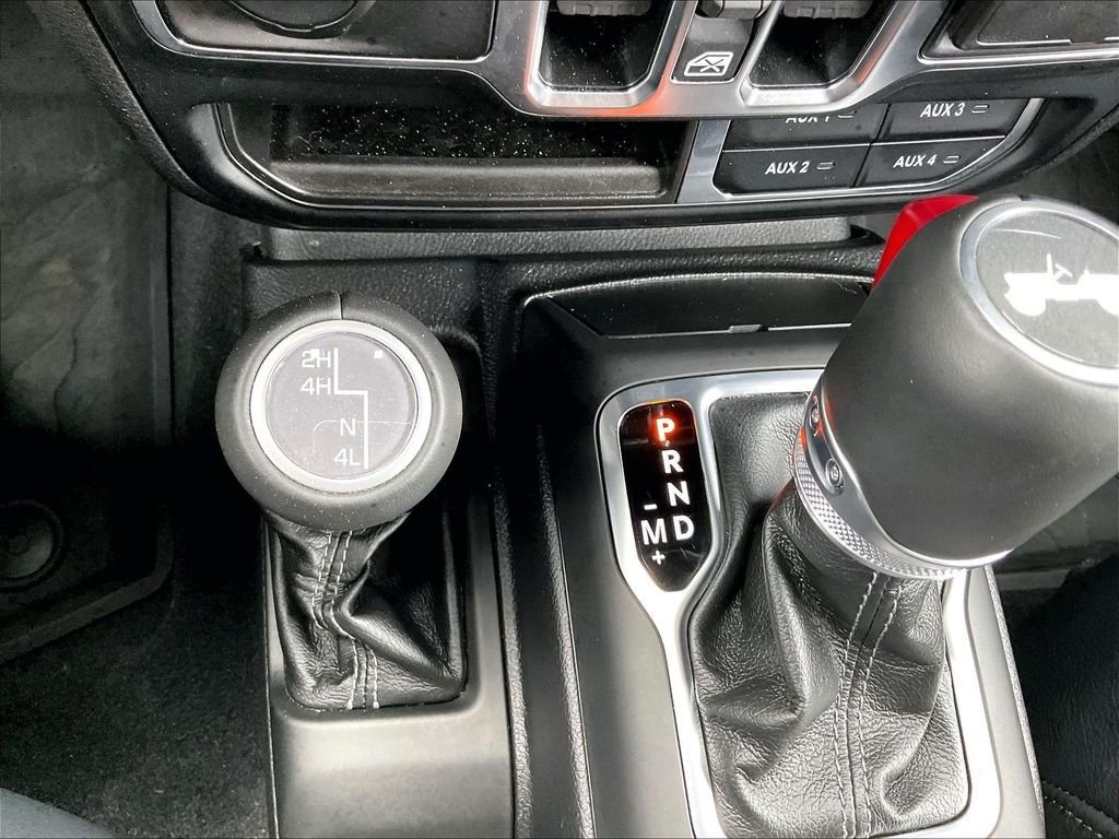 Used 2025 Jeep Wrangler Unlimited Sahara AWD/4WD image 33