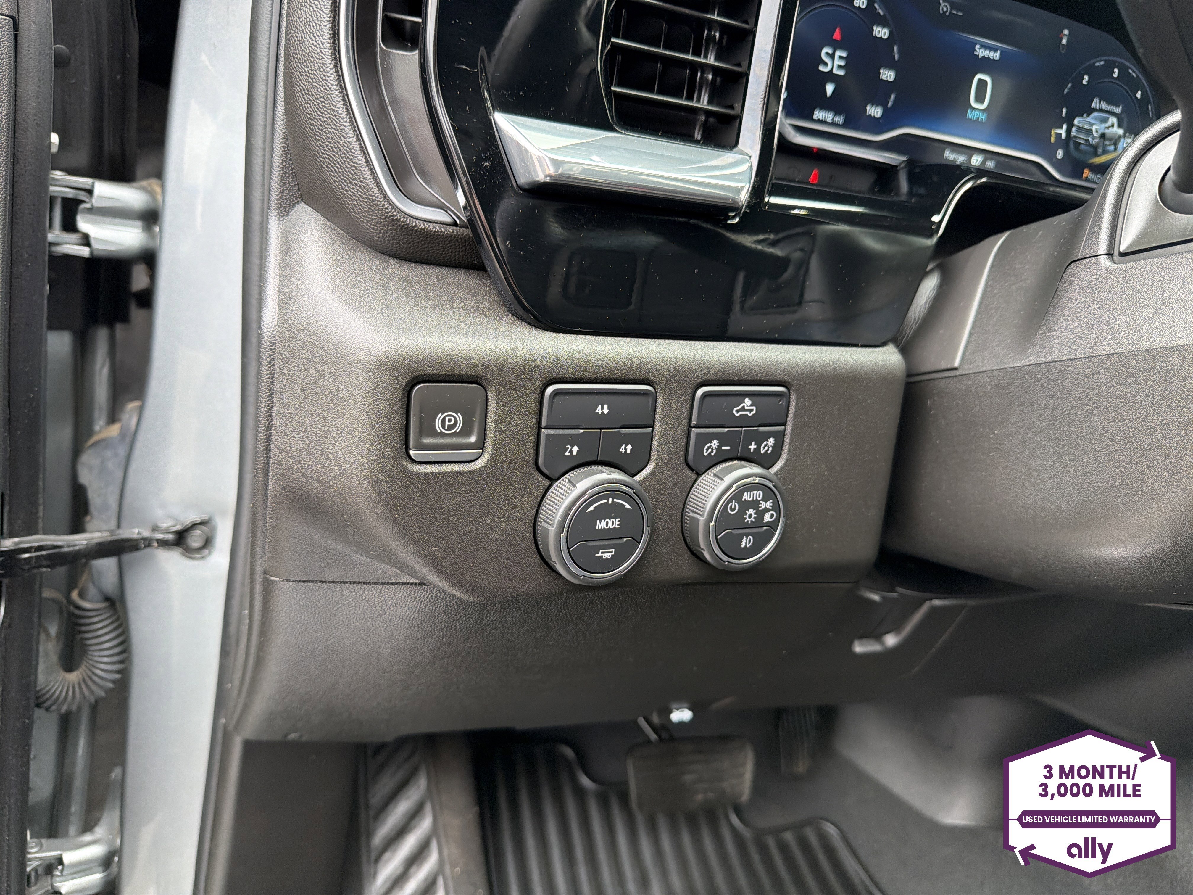 Used 2024 Chevrolet Silverado 2500 LT w/ Convenience Package image 15