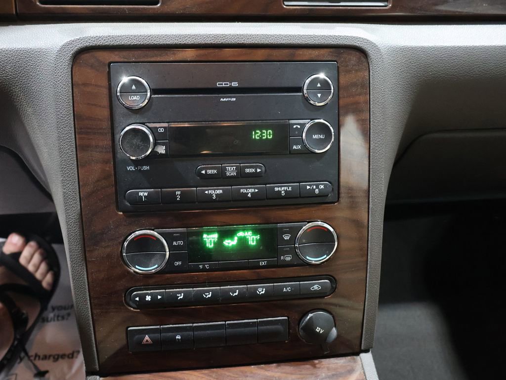 Used 2008 Ford Taurus SEL image 25