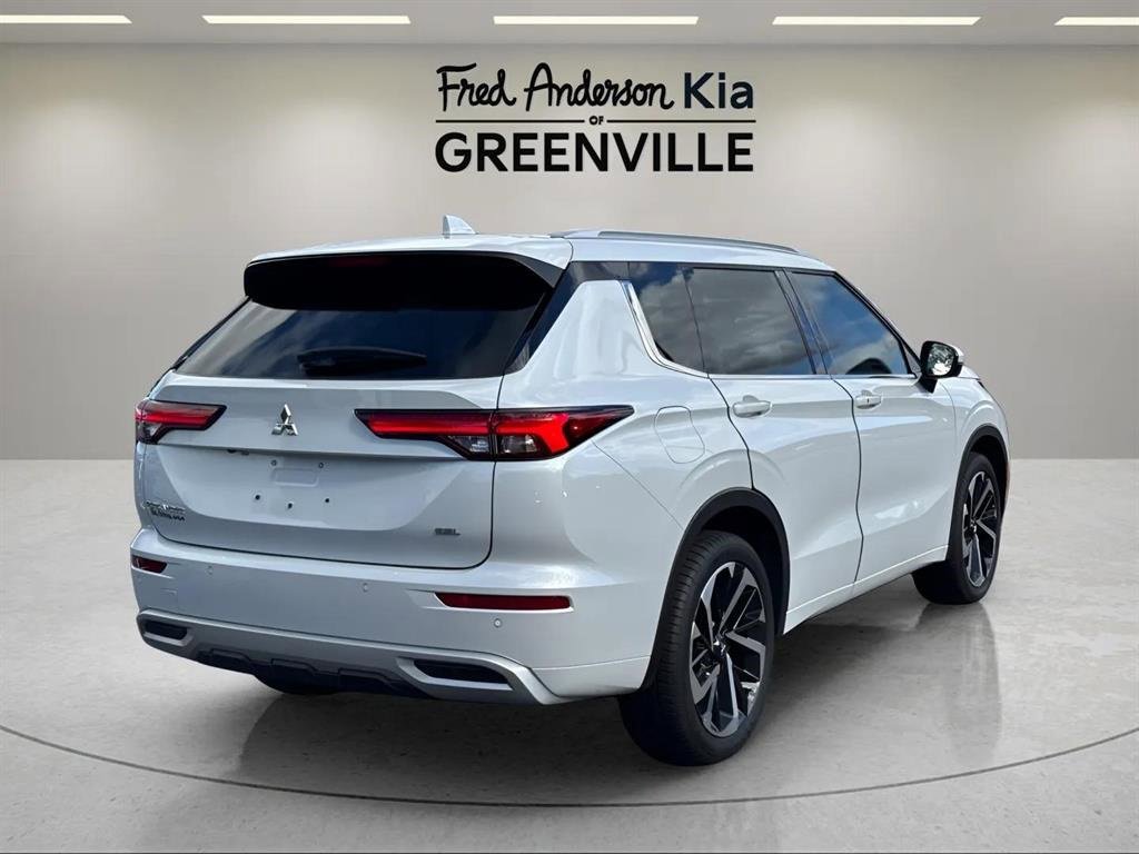 Used 2023 Mitsubishi Outlander SEL image 3