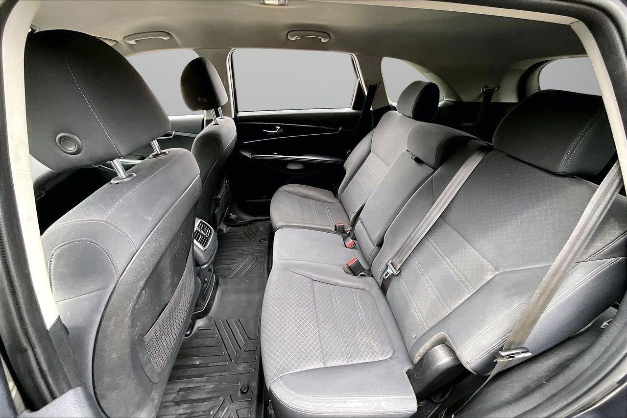 Used 2020 Kia Sorento LX image 21