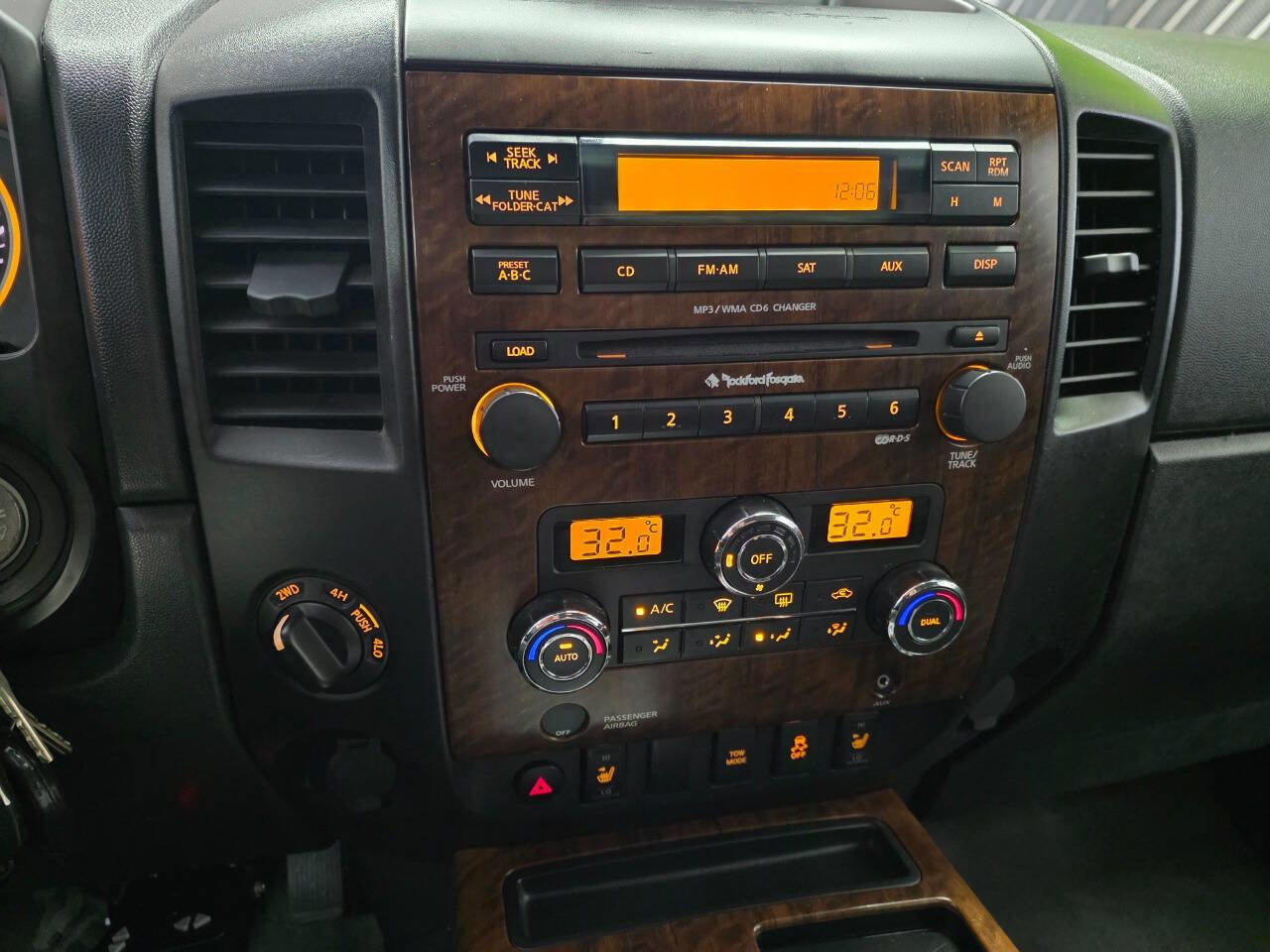 Used 2012 Nissan Titan SV AWD/4WD image 21