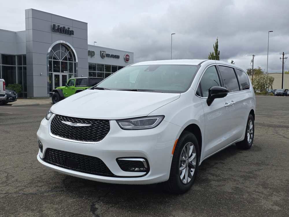 New 2026 Chrysler Pacifica Select