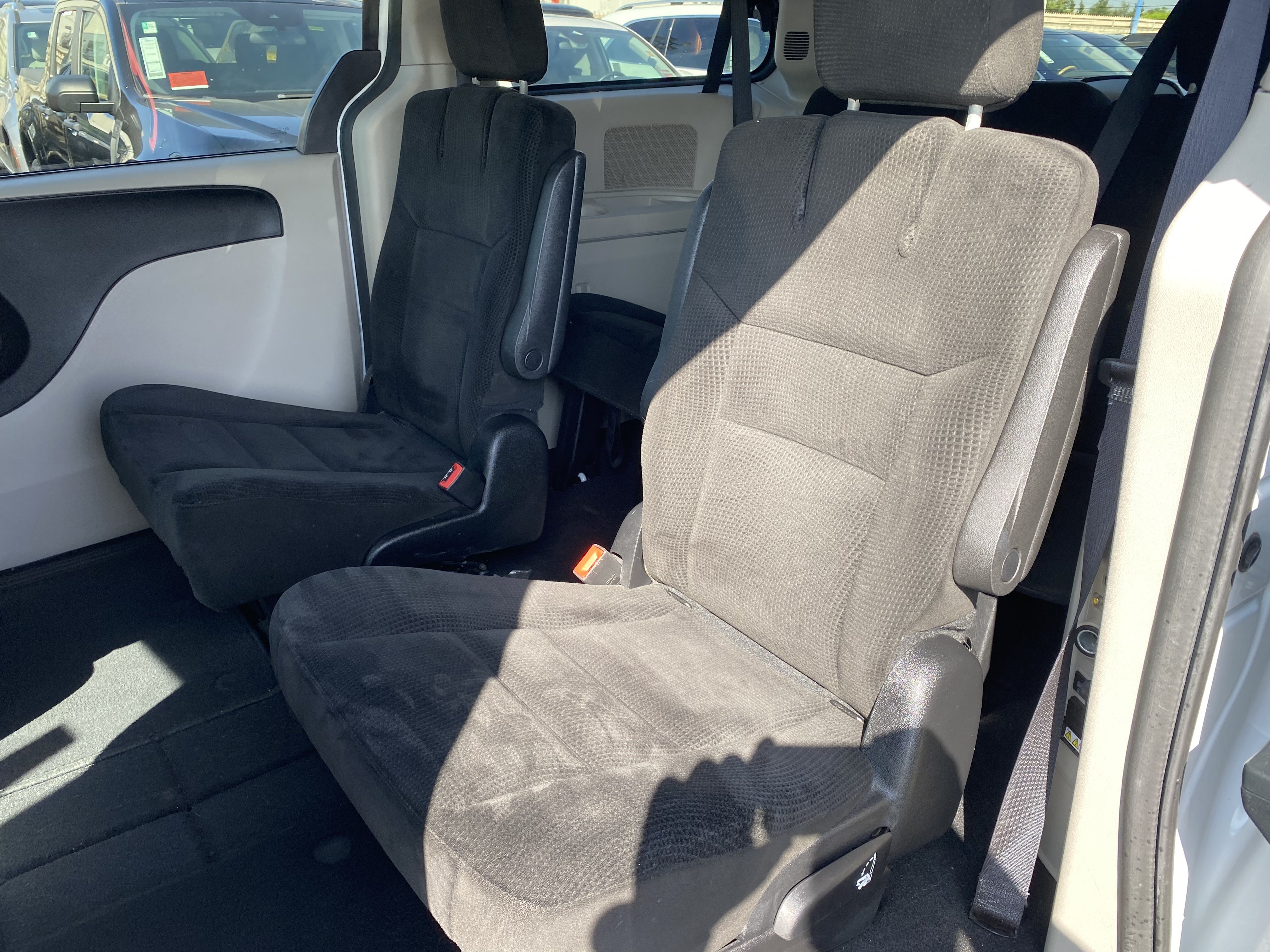 Used 2016 Dodge Grand Caravan SE w/ Quick Order Package 29E SE FWD image 14