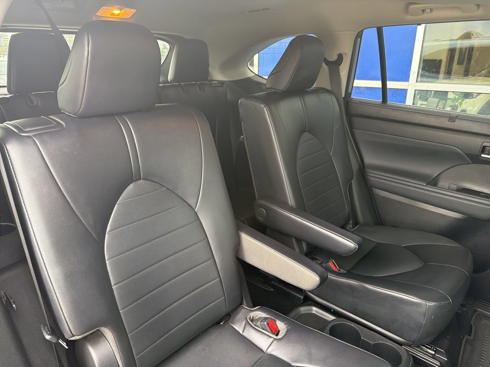 Used 2022 Toyota Highlander XLE AWD/4WD image 24