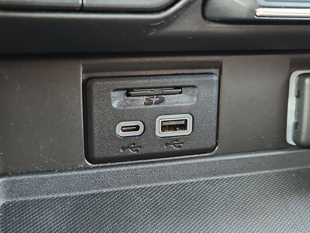 Used 2021 Chevrolet Suburban RST w/ Luxury Package image 26