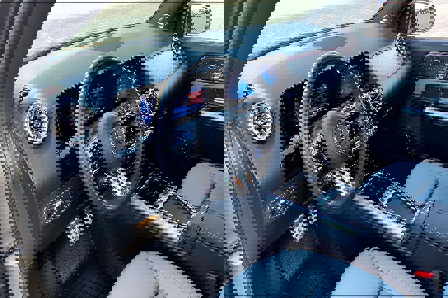 Used 2025 Mercedes-Benz GLA 35 AMG 4MATIC image 17