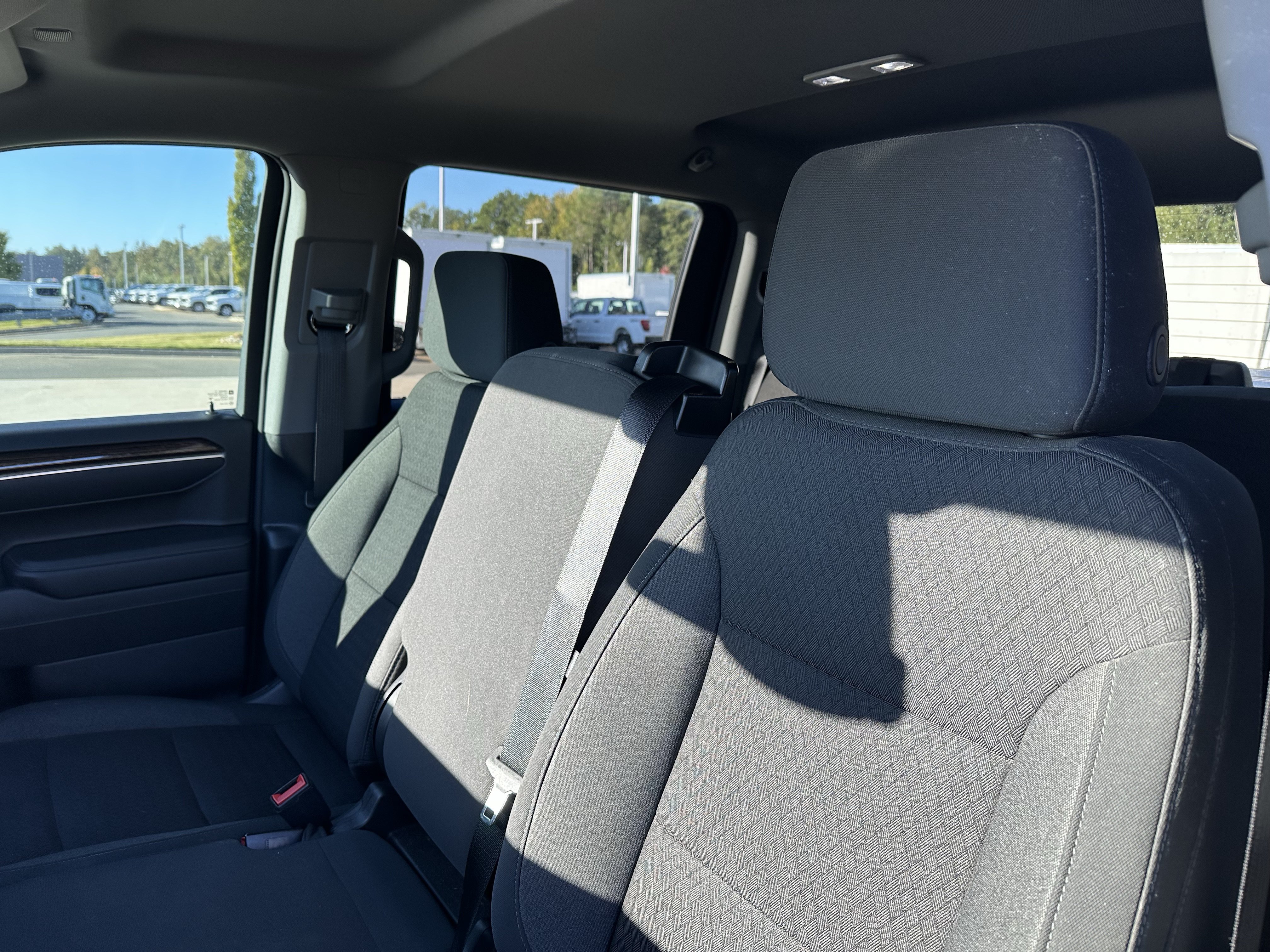 Used 2022 GMC Sierra 1500 SLE AWD/4WD image 16