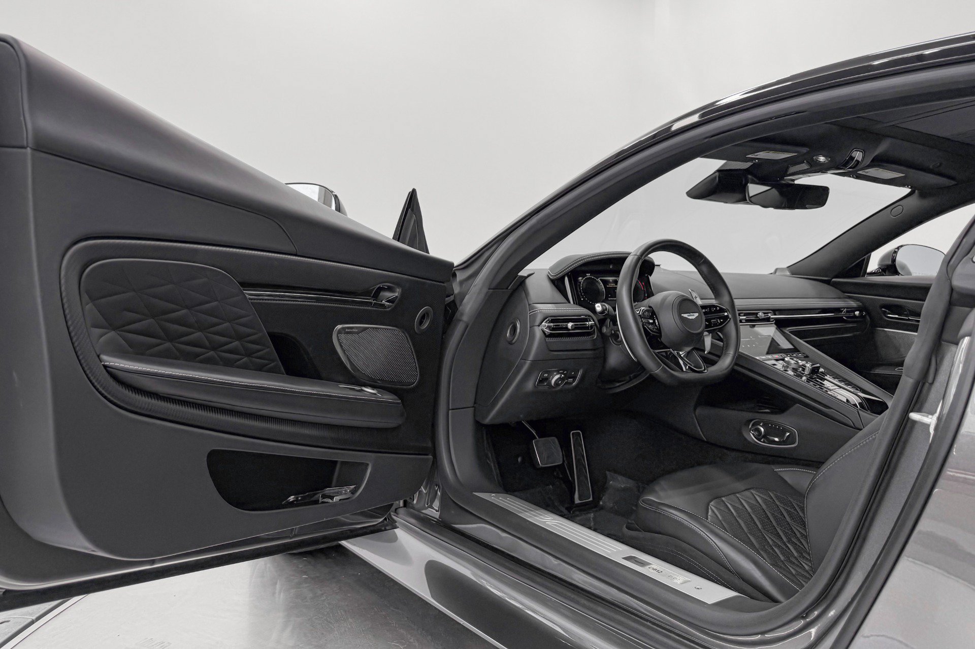 Used 2024 Aston Martin DB12 Coupe RWD image 24