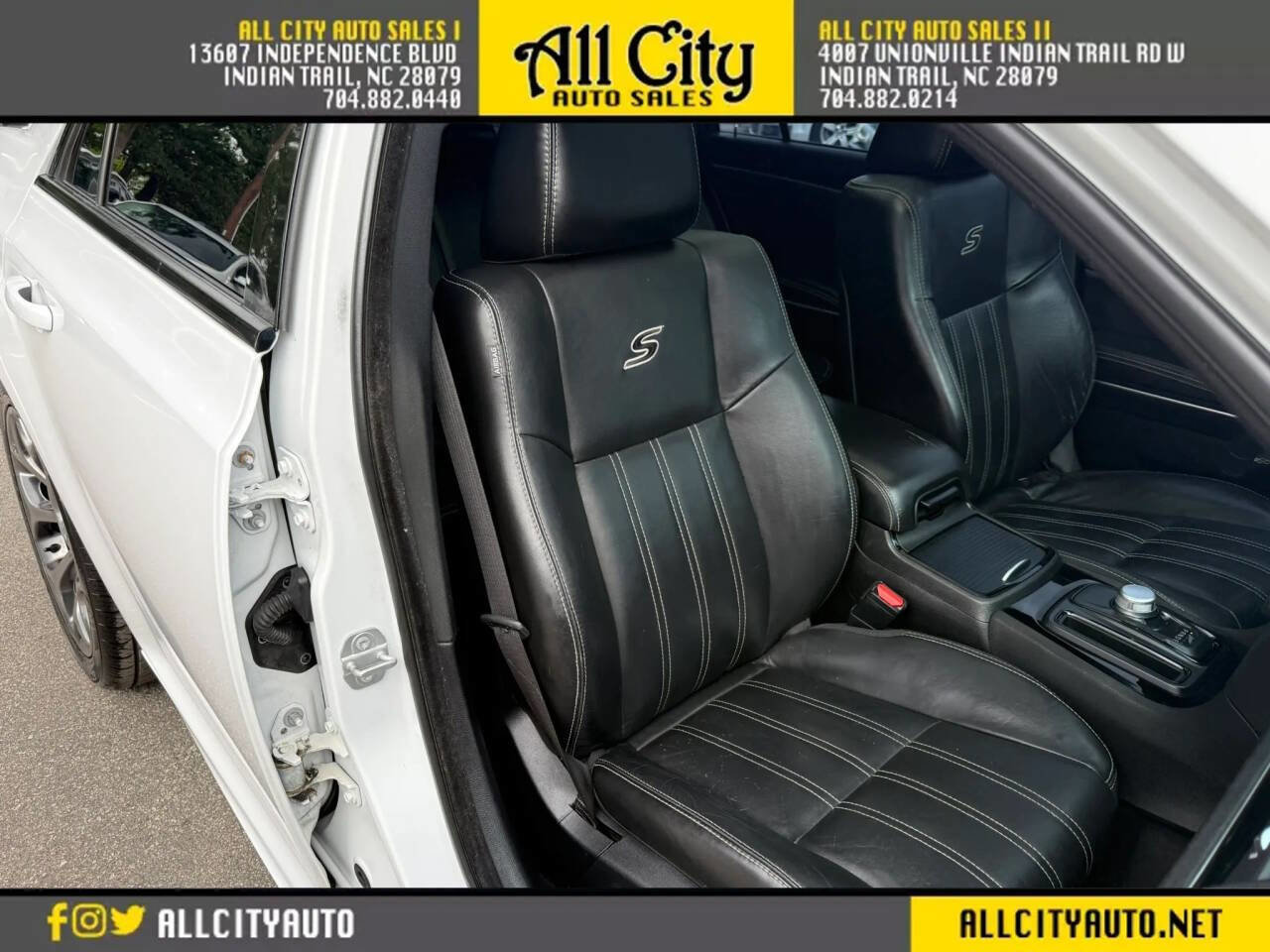 Used 2018 Chrysler 300 S w/ 300S Premium Group RWD image 14