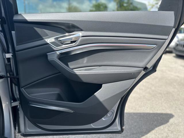 Used 2023 Audi e-tron Premium Plus w/ Premium Plus Package image 22