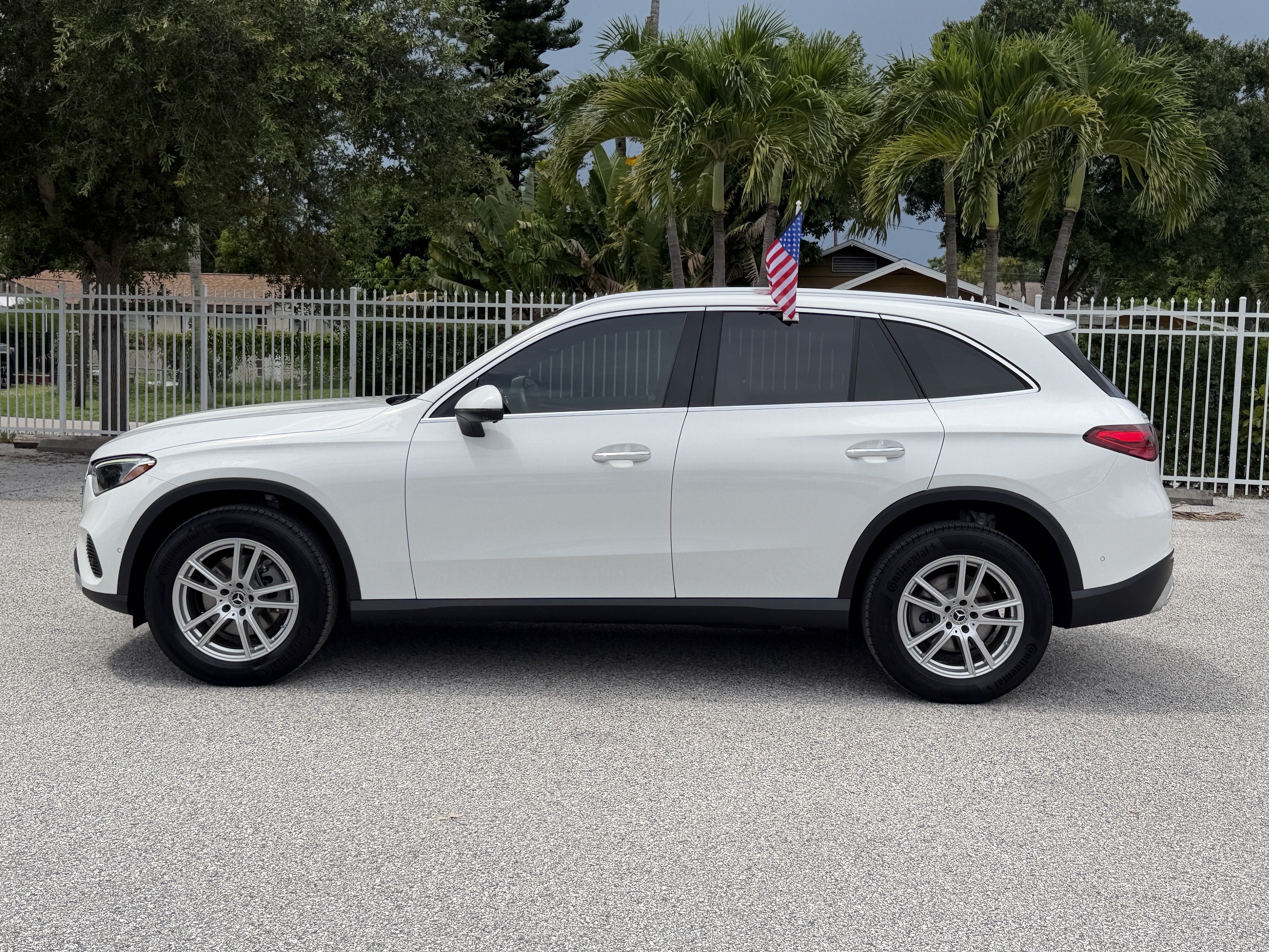 Used 2025 Mercedes-Benz GLC 300 image 4
