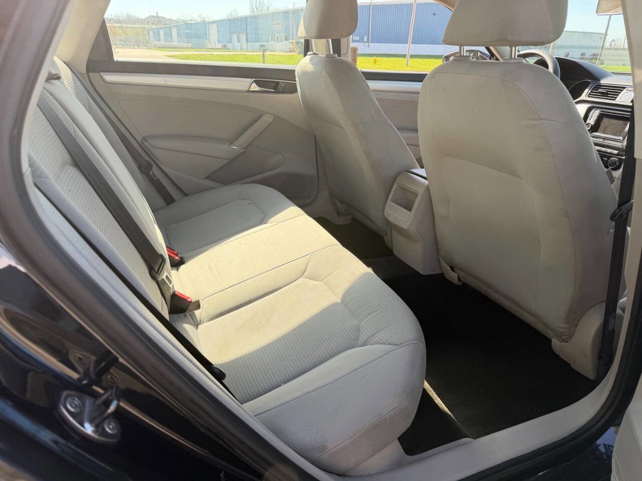 Used 2017 Volkswagen Passat 1.8T S image 10