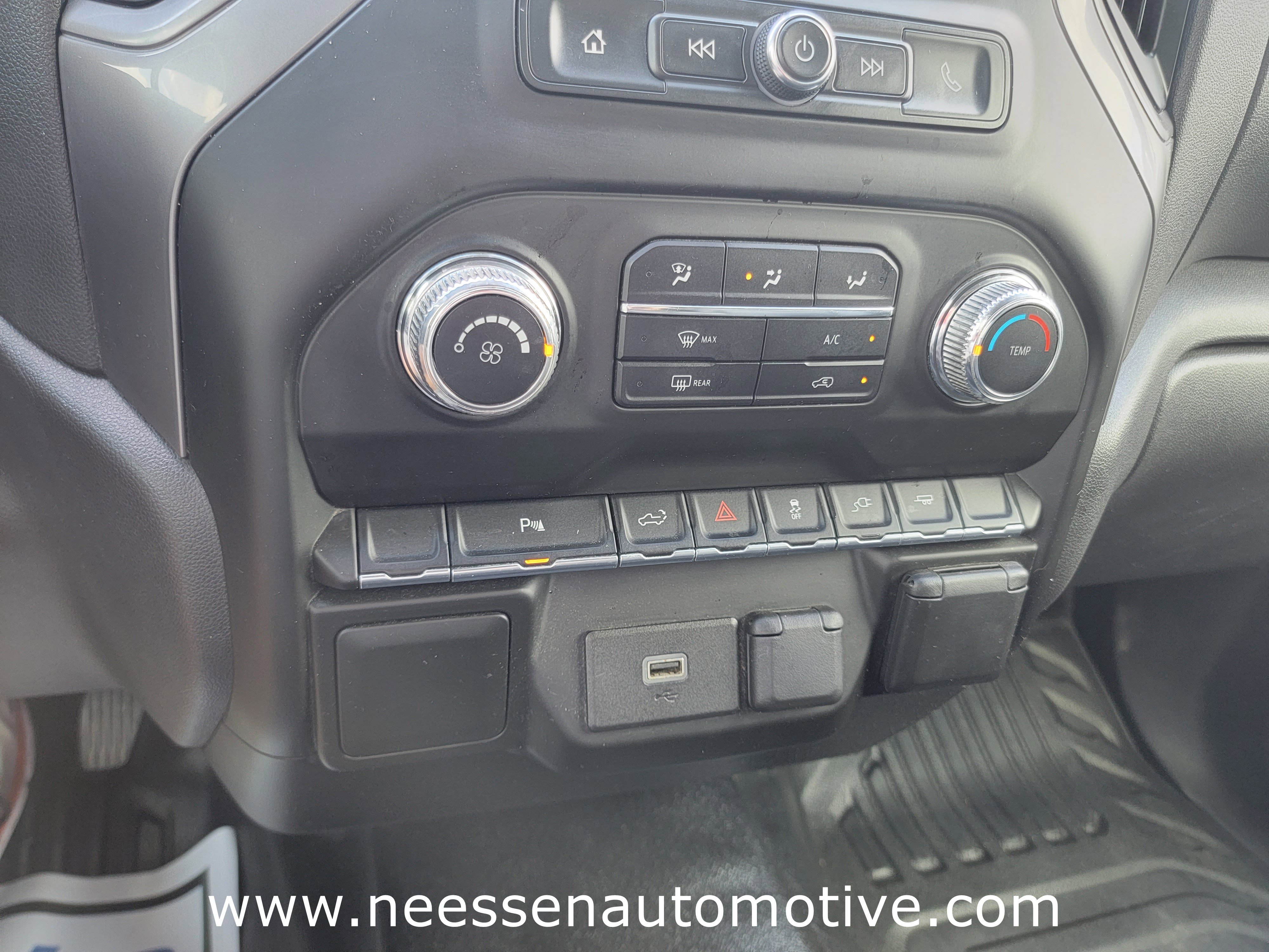 Used 2020 GMC Sierra 1500 2WD Crew Cab w/ Sierra Value Package image 26