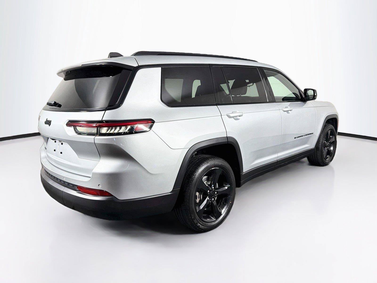Used 2023 Jeep Grand Cherokee L Laredo AWD/4WD image 11