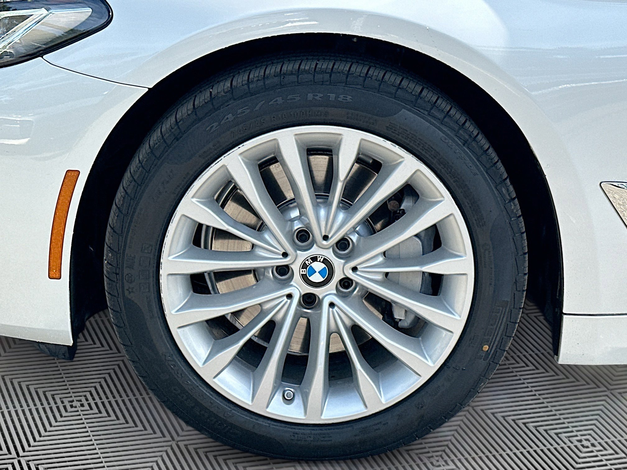 Certified 2023 BMW 530i w/ Premium Package image 38