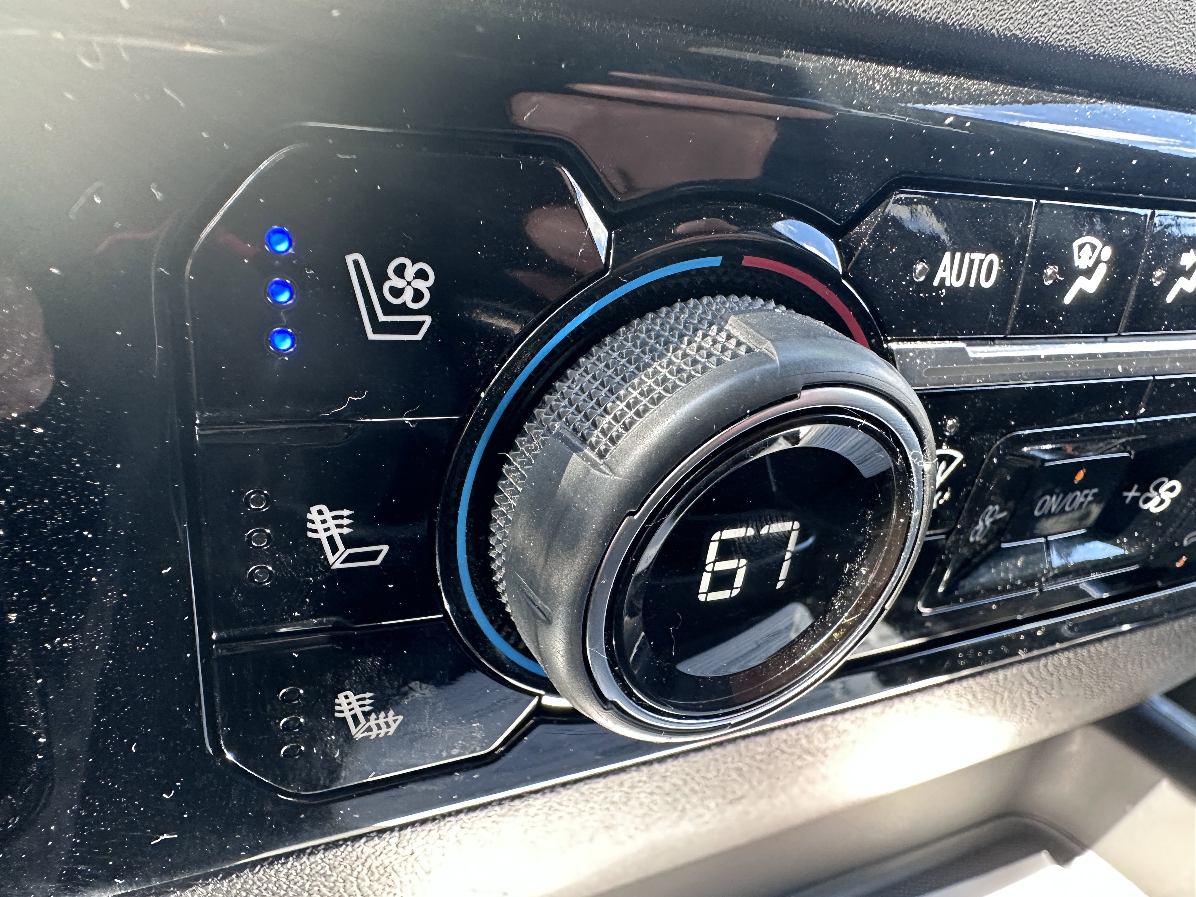 Used 2025 Chevrolet Silverado 2500 LTZ w/ LTZ Premium Package image 19