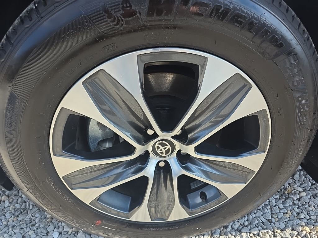 Certified 2026 Toyota Highlander XLE image 11