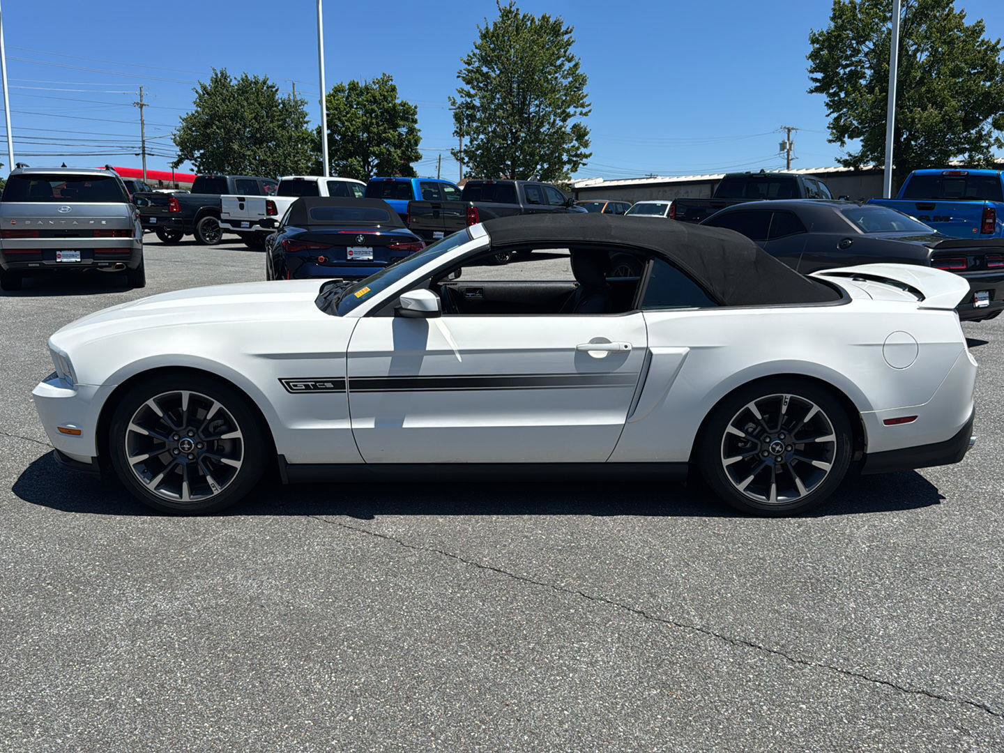 Used 2011 Ford Mustang GT Premium w/ Electronics Pkg RWD image 2