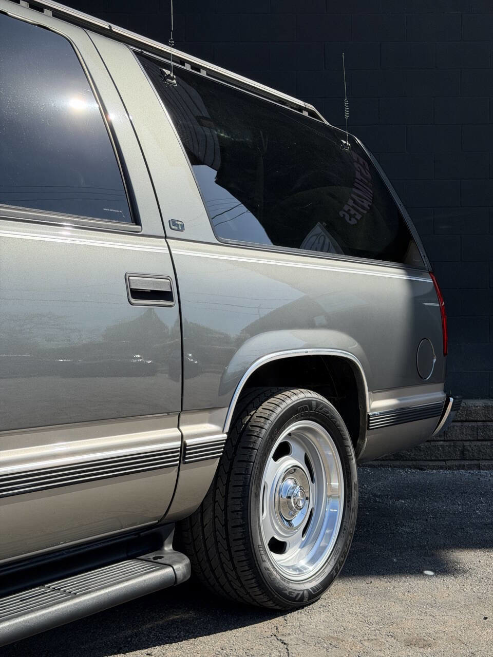 Used 1999 Chevrolet Suburban 2WD w/ Preferred Equipment Group 3 image 11