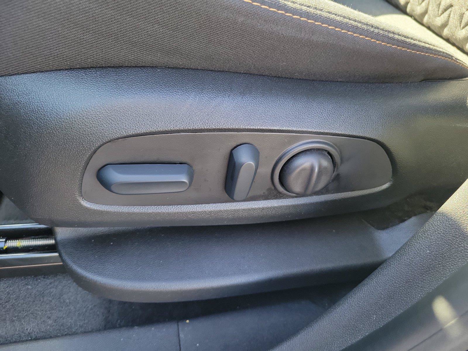 Used 2024 Chevrolet Equinox LT FWD image 17