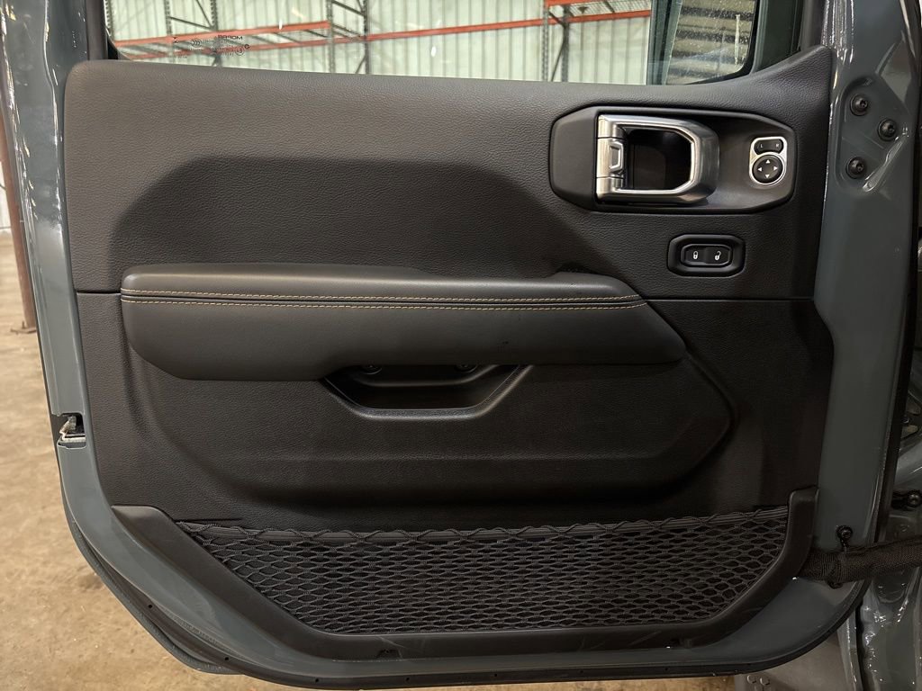 Used 2025 Jeep Wrangler Unlimited Sahara image 17