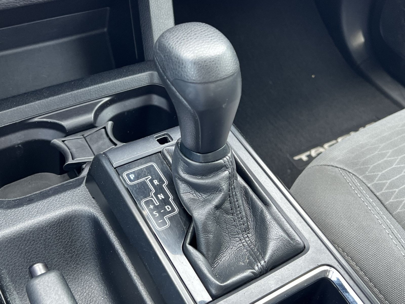 Used 2018 Toyota Tacoma SR w/ SR Convenience Package RWD image 23