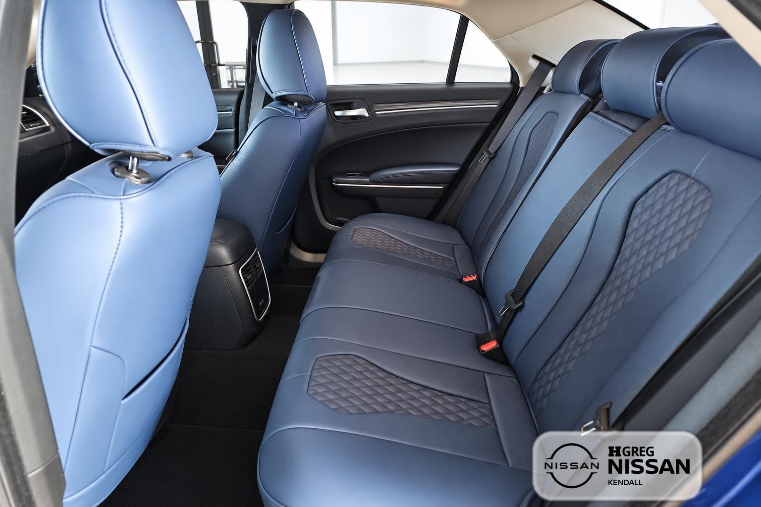 Used 2021 Chrysler 300 Touring w/ Sport Appearance Package RWD image 9