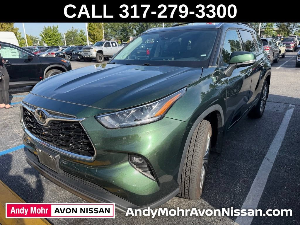 Used 2023 Toyota Highlander Platinum FWD image 3