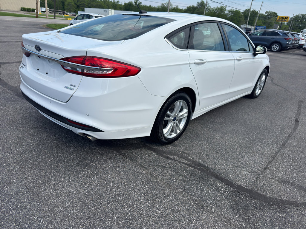 Used 2018 Ford Fusion SE w/ Fusion SE Technology Package FWD image 5