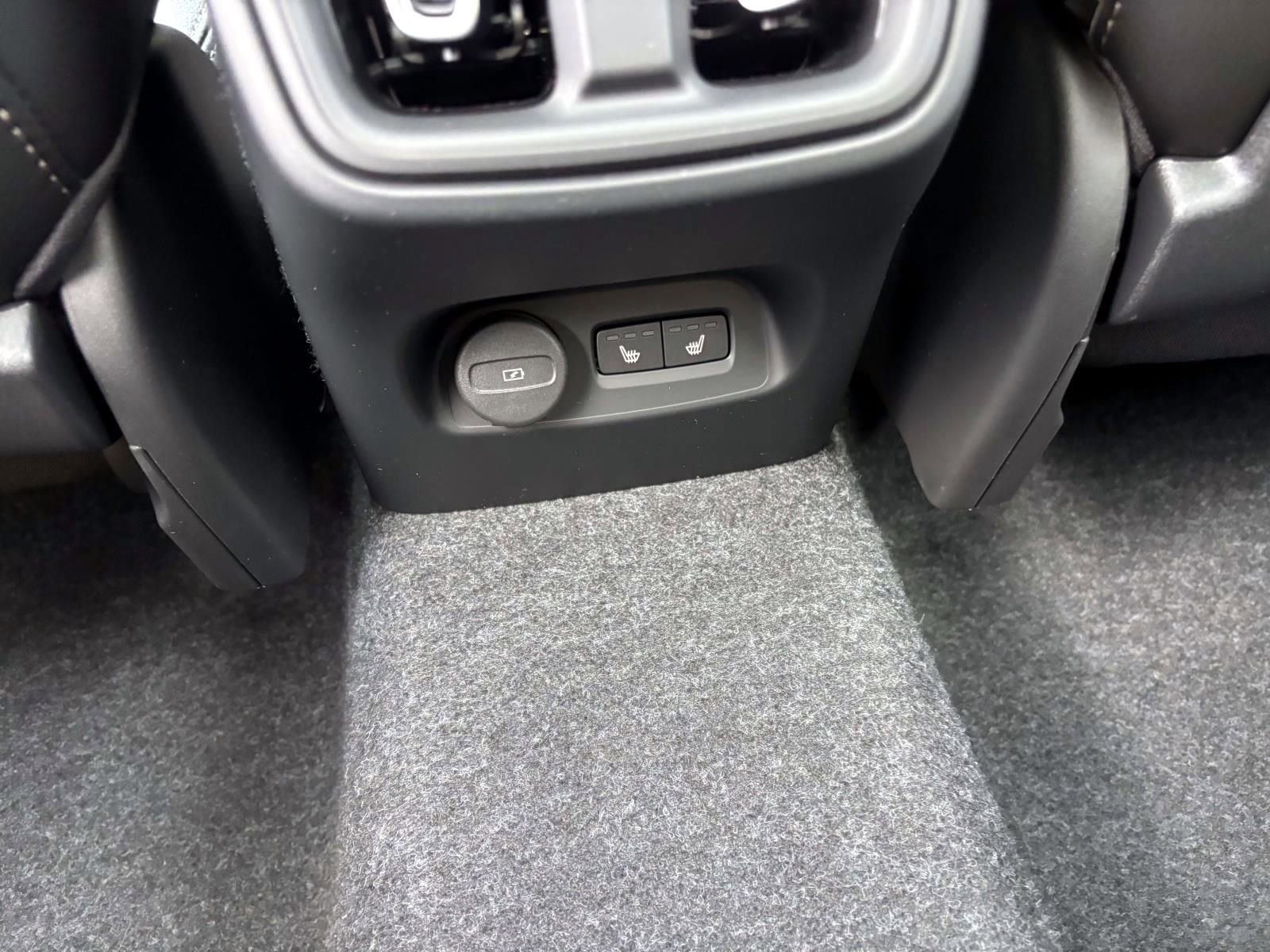 Used 2026 Volvo XC40 B5 Core w/ Protection Package Premier AWD/4WD image 32