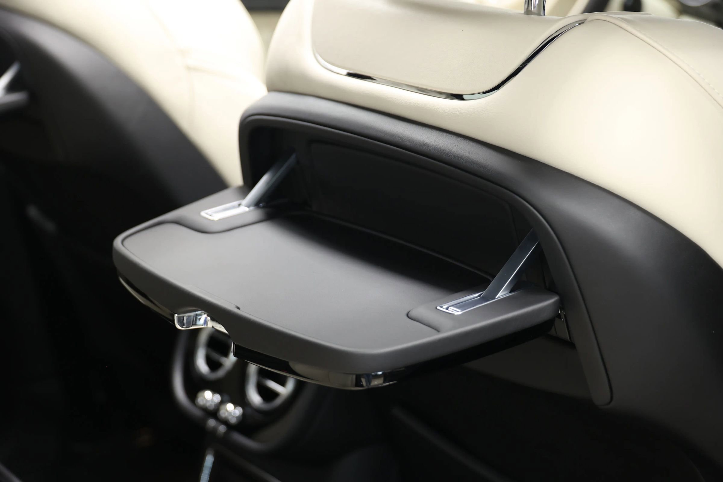 Used 2017 Bentley Bentayga image 82