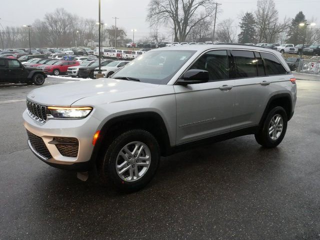 New 2025 Jeep Grand Cherokee Laredo image 7