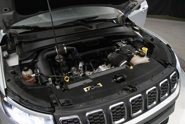 Used 2024 Jeep Compass Latitude image 27