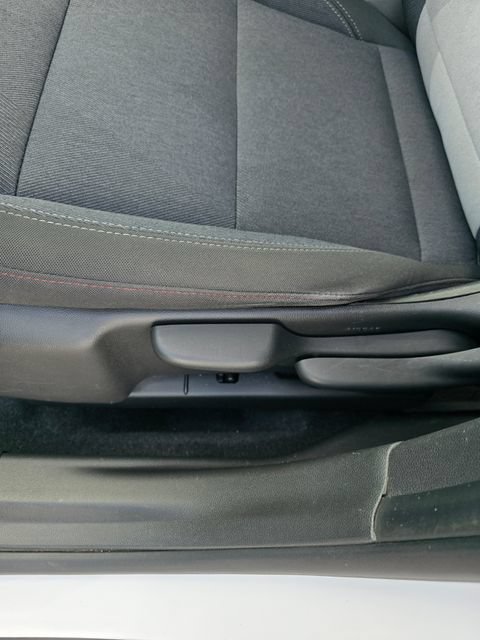 Used 2024 Chevrolet Trax RS w/ Sunroof Package FWD image 37