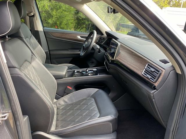 Used 2024 Volkswagen Atlas SEL Premium R-Line image 36