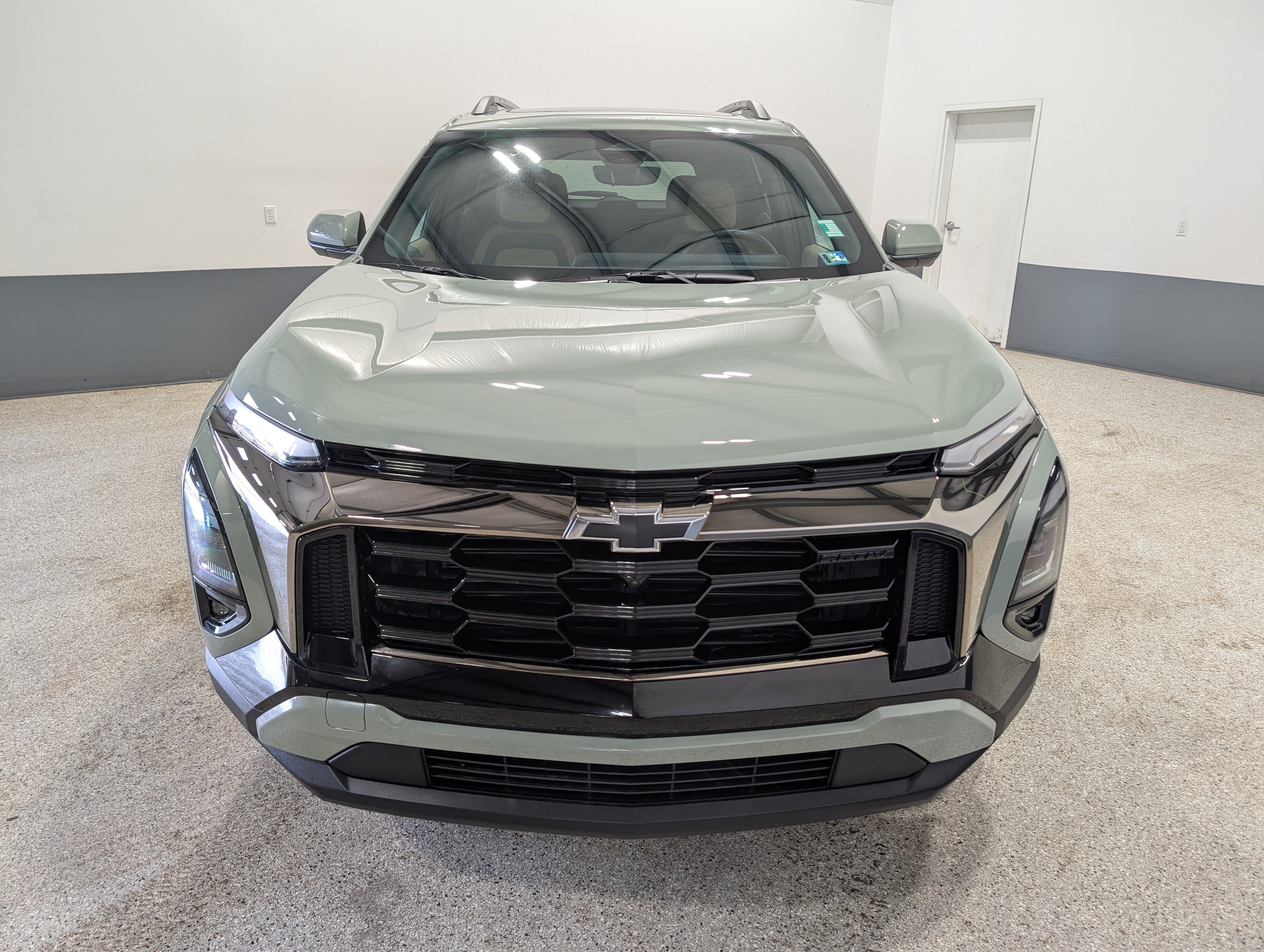 Used 2025 Chevrolet Equinox ACTIV w/ Safety and Technology Package AWD/4WD image 8